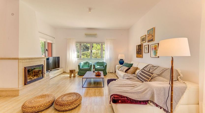 Photo of Coral & Conch