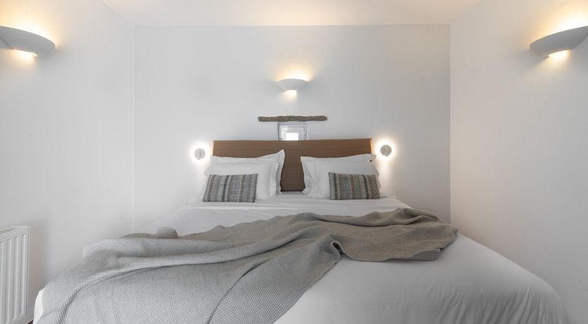 Photo of Arch & Macrame