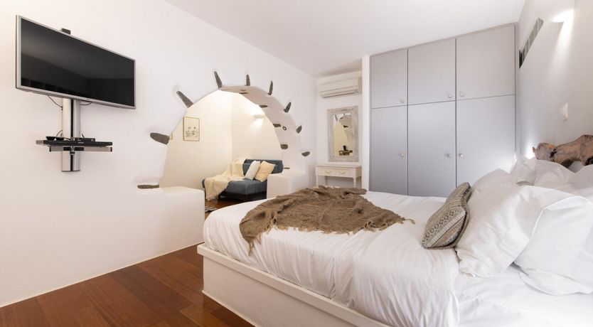 Photo of Arch & Macrame