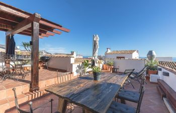 Rooftop Oasis Apartment