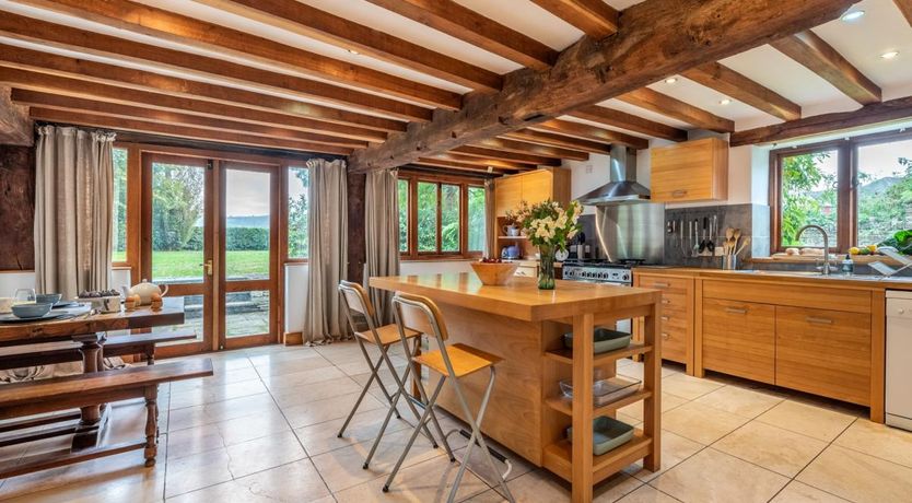 Photo of 6 Bed in Hay on Wye