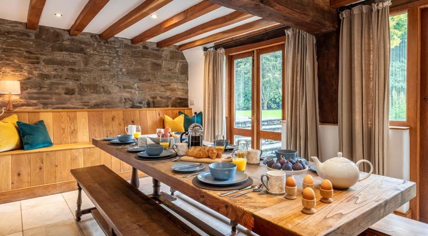 Photo of 6 Bed in Hay on Wye