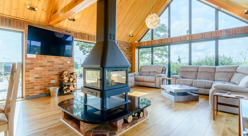 Photo of 4 Bed in Bodle Street Green