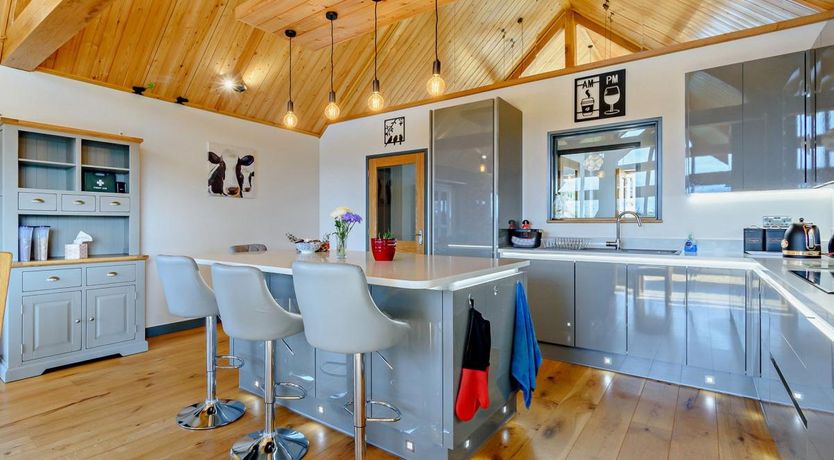 Photo of 4 Bed in Bodle Street Green