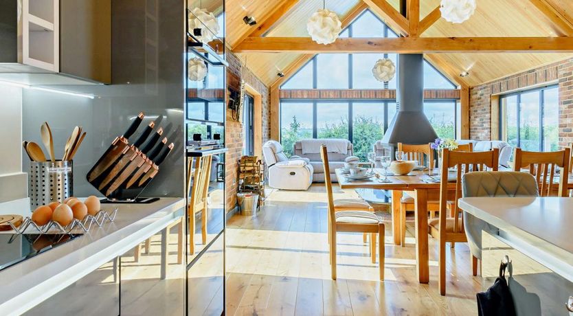 Photo of 4 Bed in Bodle Street Green