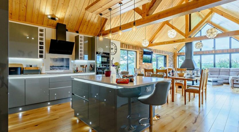 Photo of 4 Bed in Bodle Street Green