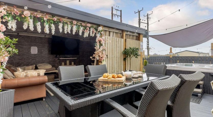 Photo of 5 Bed in Pinvin