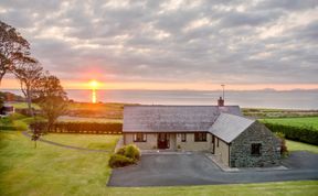Photo of 4 Bed in Llwyngwril