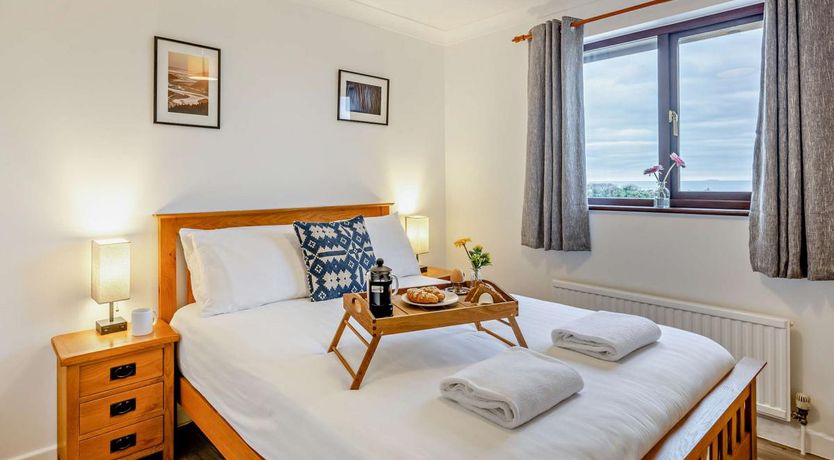 Photo of 4 Bed in Llwyngwril