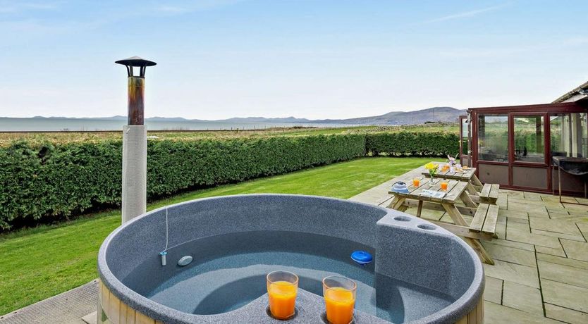 Photo of 4 Bed in Llwyngwril