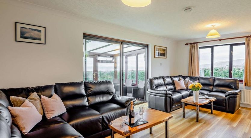 Photo of 4 Bed in Llwyngwril