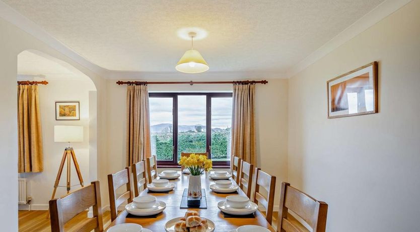 Photo of 4 Bed in Llwyngwril