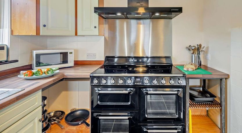 Photo of 4 Bed in Llwyngwril