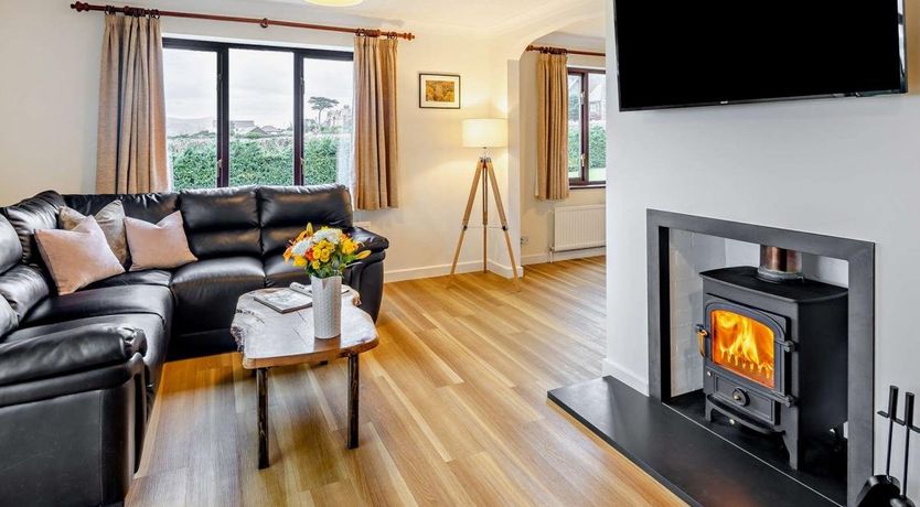 Photo of 4 Bed in Llwyngwril