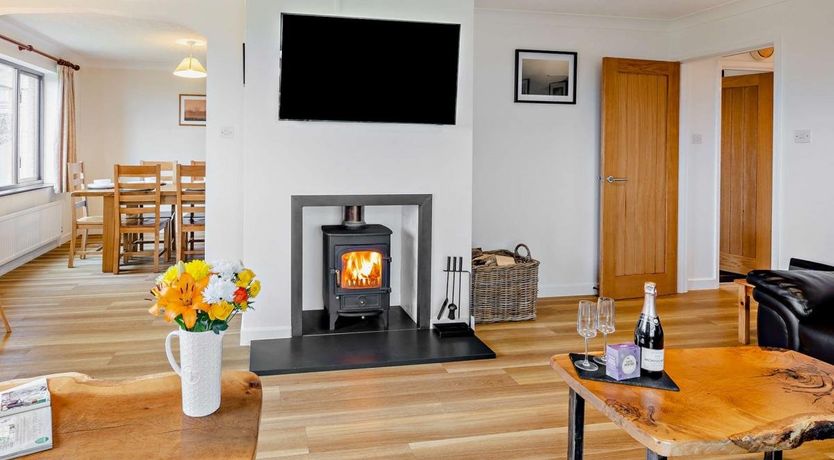 Photo of 4 Bed in Llwyngwril