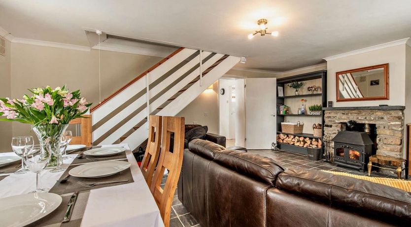 Photo of 3 Bed in Llanllwni