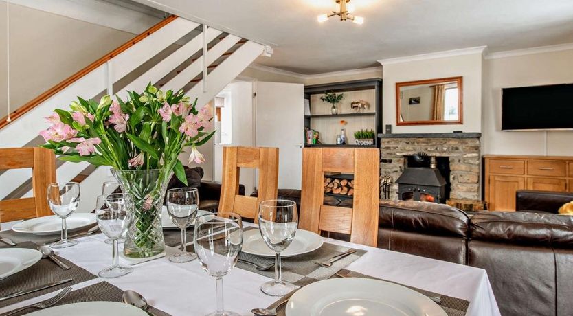 Photo of 3 Bed in Llanllwni