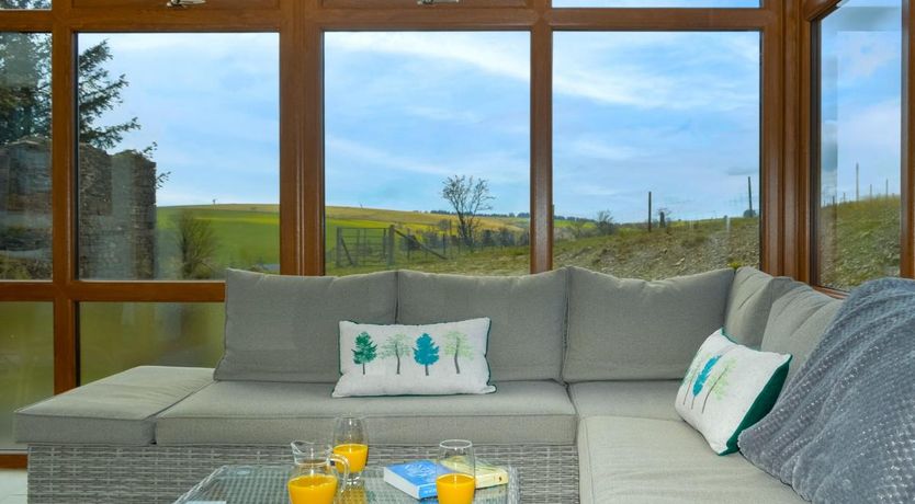 Photo of 3 Bed in Llanllwni