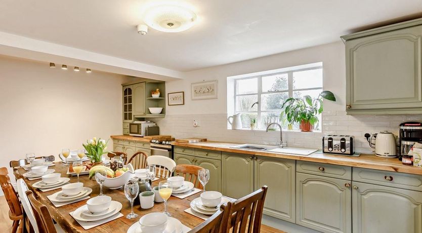 Photo of 6 Bed in Westbury-on-Severn