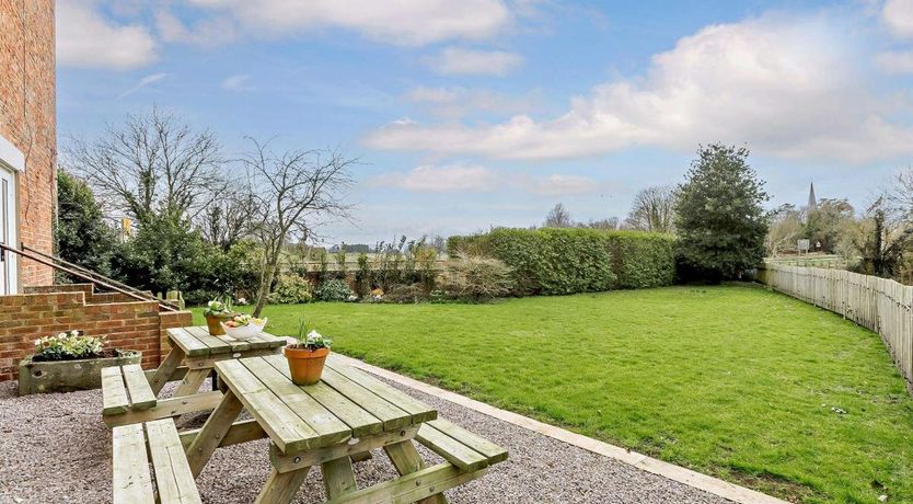 Photo of 6 Bed in Westbury-on-Severn