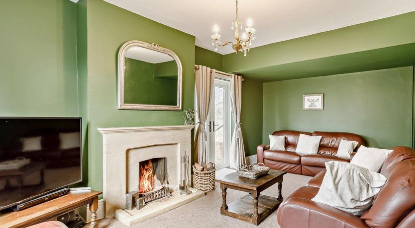 Photo of 6 Bed in Westbury-on-Severn