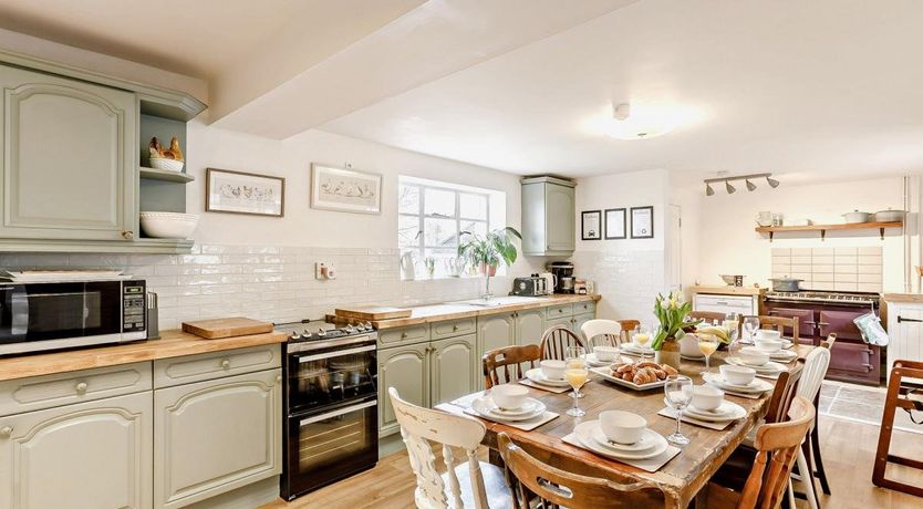 Photo of 6 Bed in Westbury-on-Severn