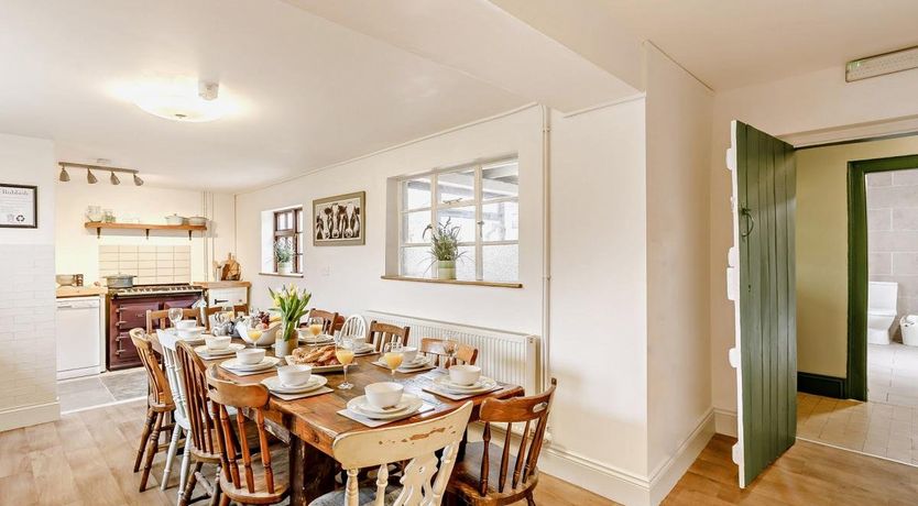 Photo of 6 Bed in Westbury-on-Severn