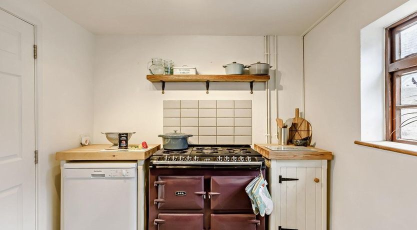 Photo of 6 Bed in Westbury-on-Severn