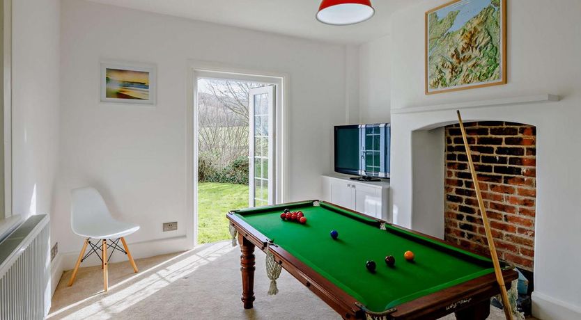 Photo of 6 Bed in Llanddulas