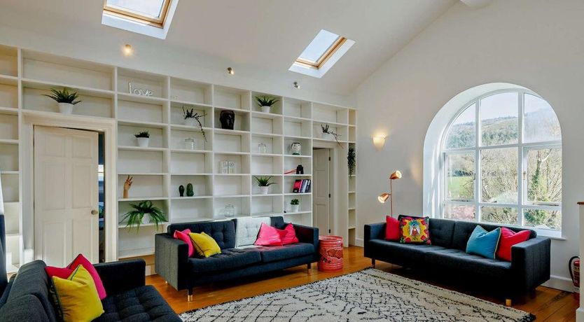 Photo of 6 Bed in Llanddulas