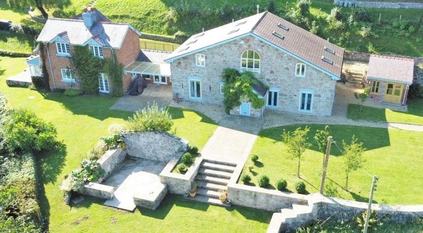 Photo of 6 Bed in Llanddulas