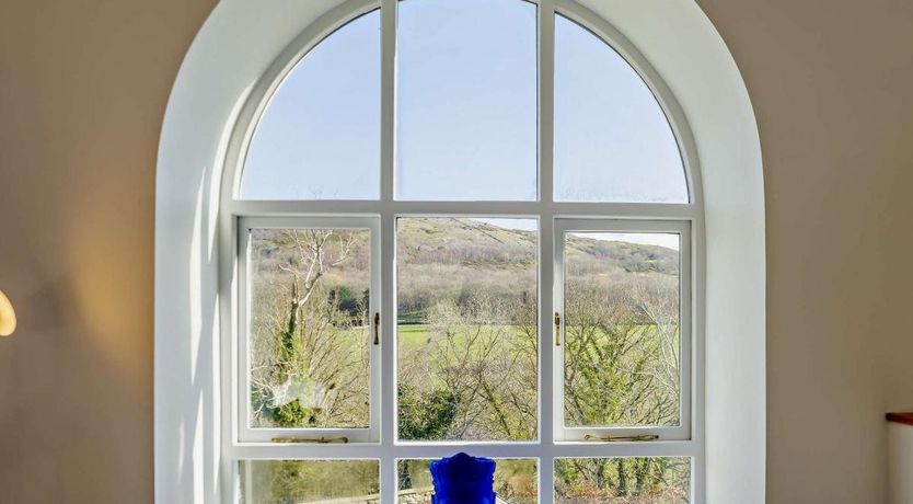 Photo of 6 Bed in Llanddulas