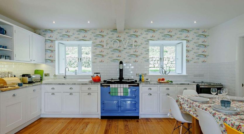 Photo of 6 Bed in Llanddulas