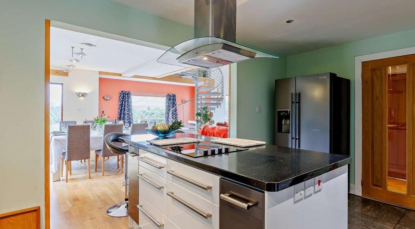 Photo of 5 Bed in Glenshee