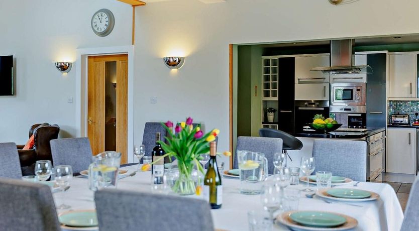 Photo of 5 Bed in Glenshee