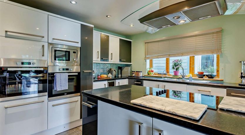 Photo of 5 Bed in Glenshee