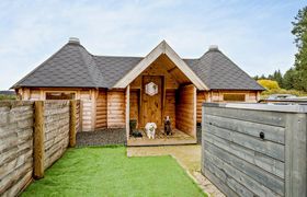 Photo of log-cabin-in-glasgow-and-clyde-valley-12