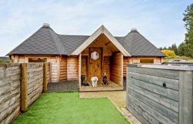 Photo of log-cabin-in-glasgow-and-clyde-valley-12