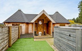 Photo of Log Cabin in Glasgow and Clyde Valley