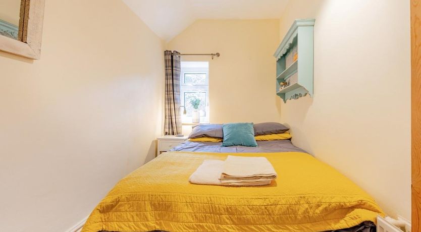 Photo of 2 Bed in Bolehill