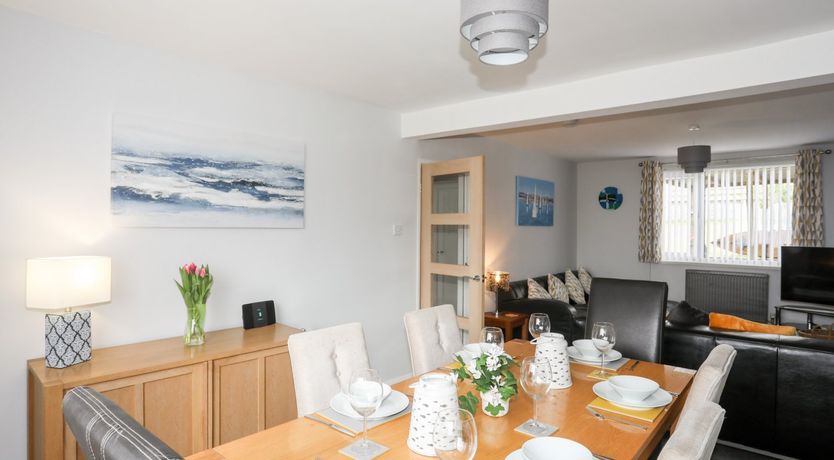 Photo of 2 Trem-Y-Mor