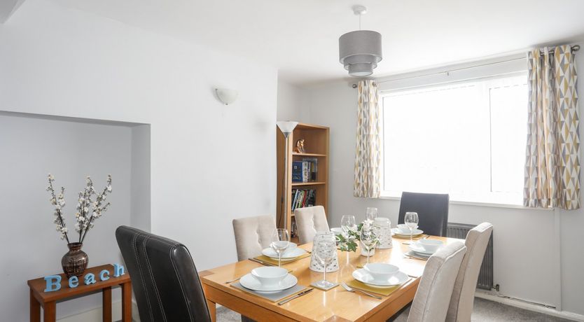 Photo of 2 Trem-Y-Mor