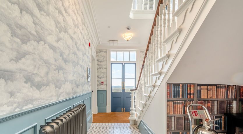 Photo of Carlton Manor