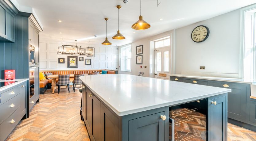 Photo of Carlton Manor