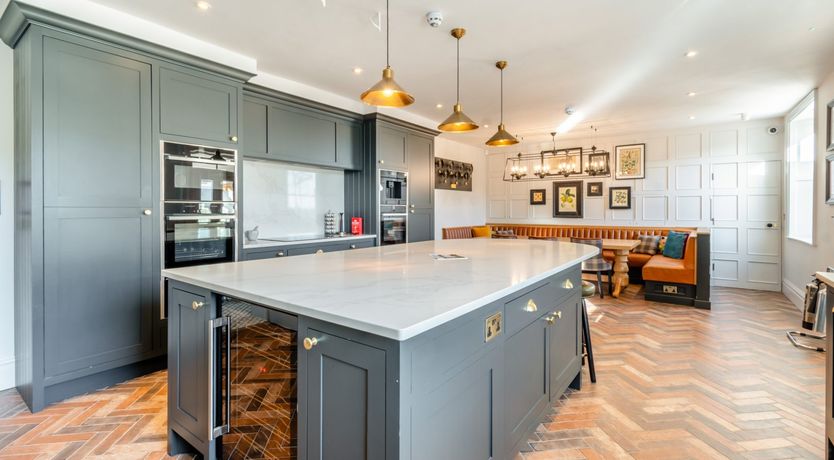 Photo of Carlton Manor