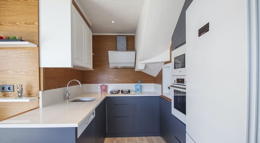 Photo of Old Stone & Leaf