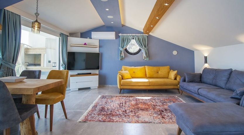 Photo of Old Stone & Leaf