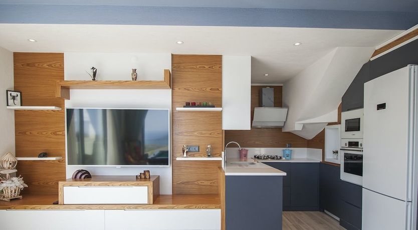 Photo of Old Stone & Leaf