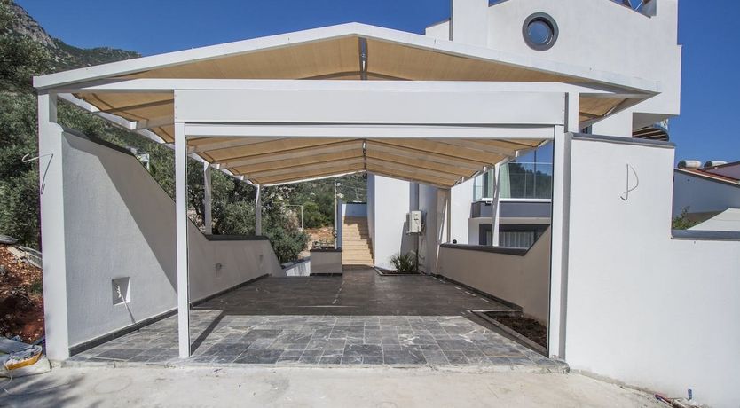 Photo of Old Stone & Leaf