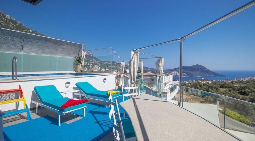 Photo of Old Stone & Leaf